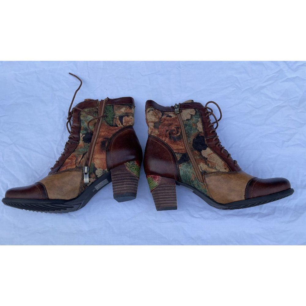 Brown Flower Design Heel Boots